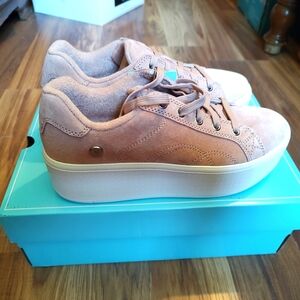 Women's Sketchers Blush Suede Sneakers with Platform Sole Size 7.5M